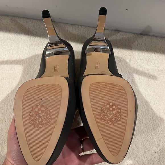 BRAND NEW Vince Camuto Grey Silver Leather Dira Ankle Bootie Platform Stiletto - Picture 6 of 8